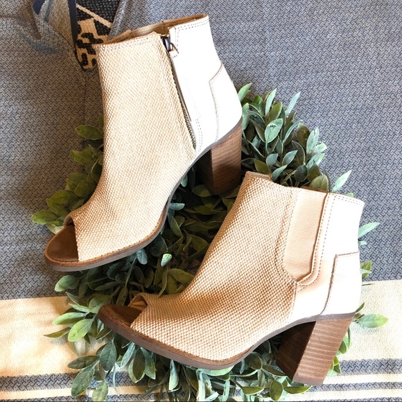Toms Shoes - Toms Open Toe Leather Bootie in Ivory Size 6.5